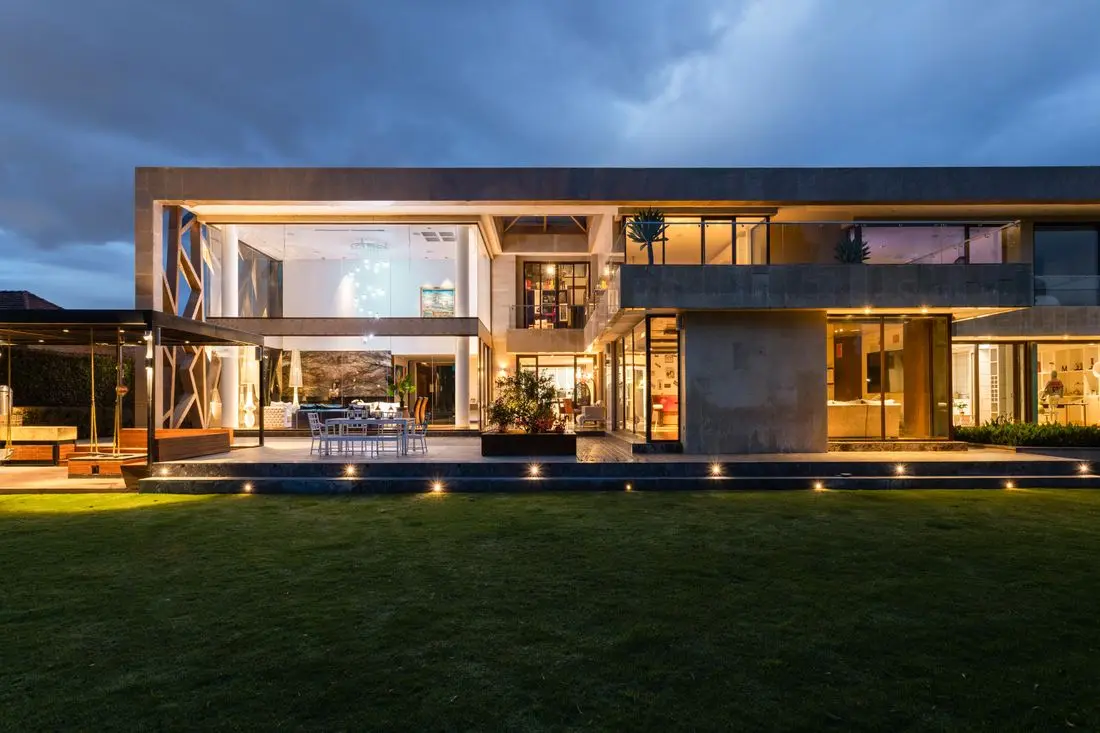 Modern villa gece